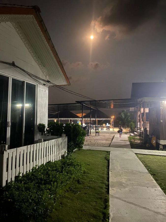 Empire Hotels & Resorts Kampong Pasir Hantu Esterno foto